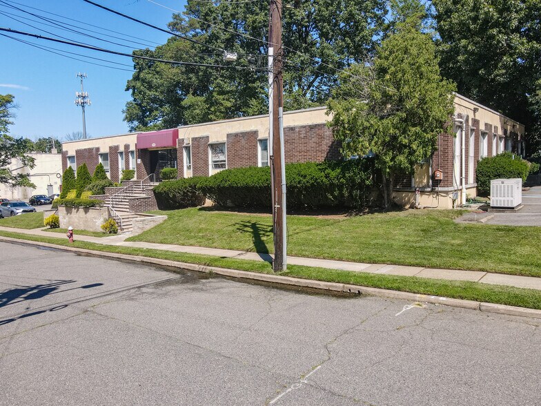 More Photos Of 111 Galway Pl, Teaneck Medical For Lease