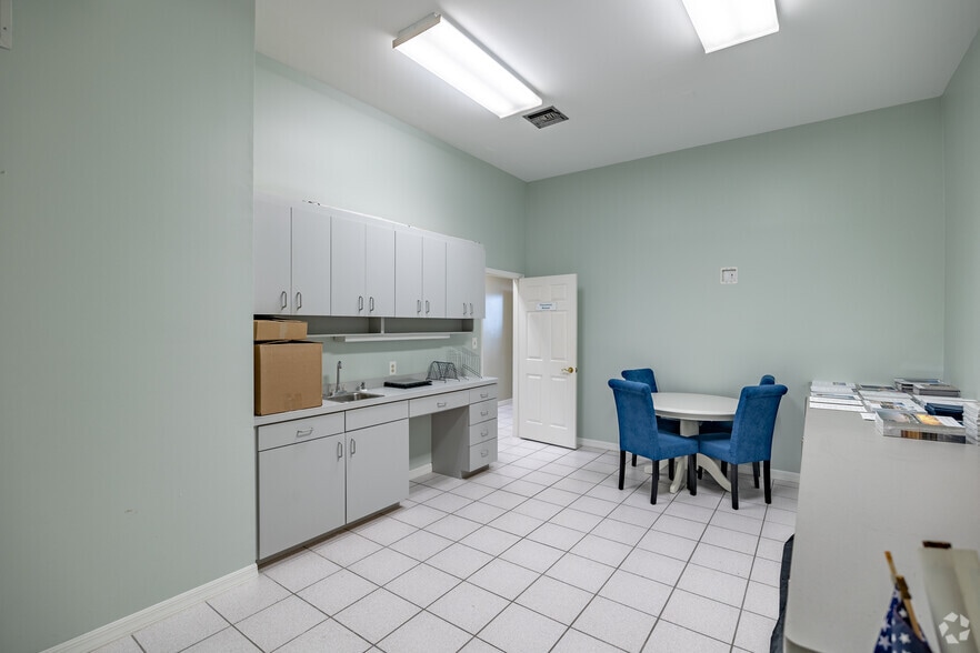 More Photos Of 10005-10095 Overseas Hwy, Marathon Office For Sale