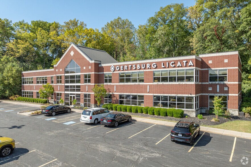 Primary Photo Of 600 E Granger Rd, Cleveland Office For Sale