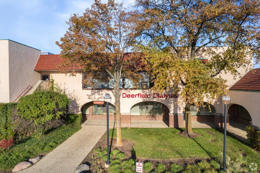 More Photos Of 405-495 Lake Cook Rd, Deerfield Storefront For Lease