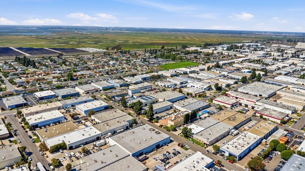 More Photos Of 5375 Industrial Dr, Huntington Beach Light Distribution For Sale