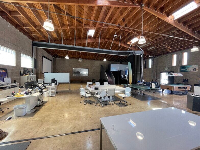 More Photos Of 1366 Hornblend St, San Diego Flex For Lease