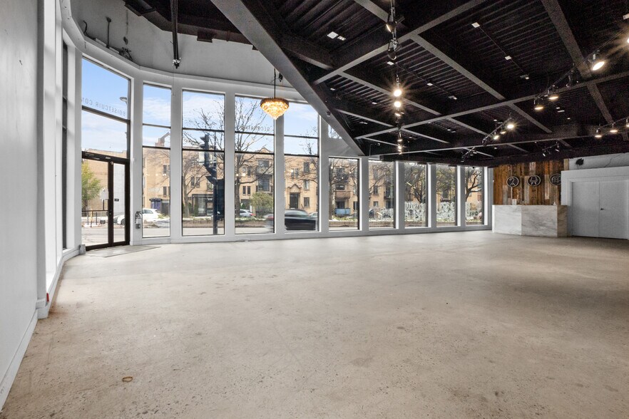 Primary Photo Of 3000 Rue Saint-Antoine O, Montréal Storefront Retail Office For Lease
