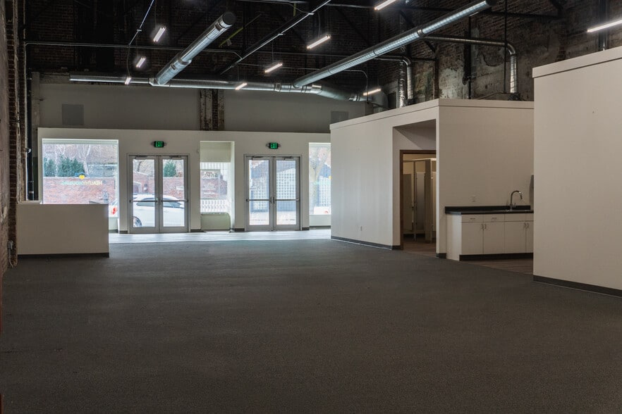 More Photos Of 1425 S 13th St, Omaha Storefront For Lease