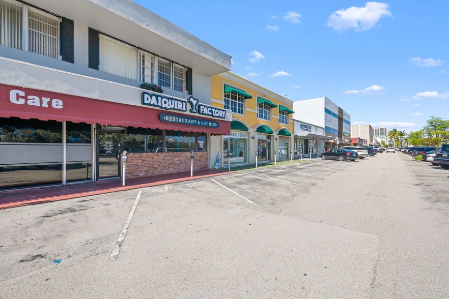 More Photos Of 2731-2739 E Oakland Park Blvd, Fort Lauderdale Storefront Retail Office For Lease