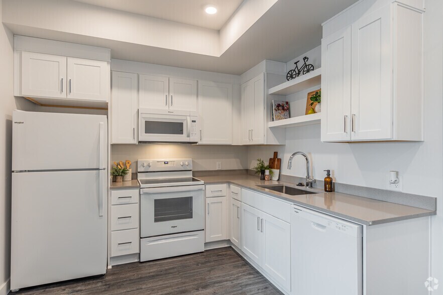 More Photos Of 18604-18688 E Burnside St, Portland Apartments For Lease