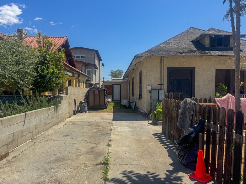 More Photos Of 826 N Fair Oaks Ave, Pasadena Land For Sale