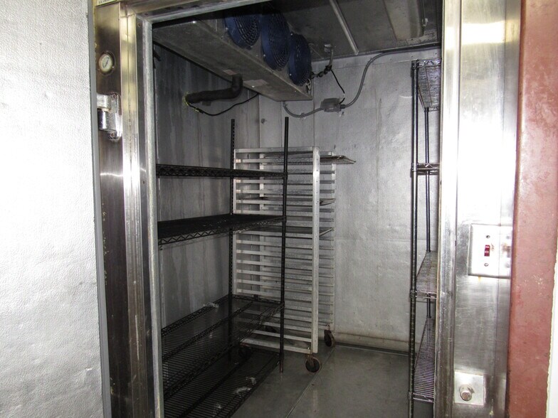 More Photos Of 802 S Main St, Belton General Retail For Sale