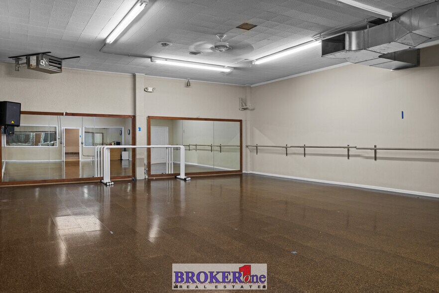 More Photos Of 225 N Wolcott St, Casper Flex For Lease