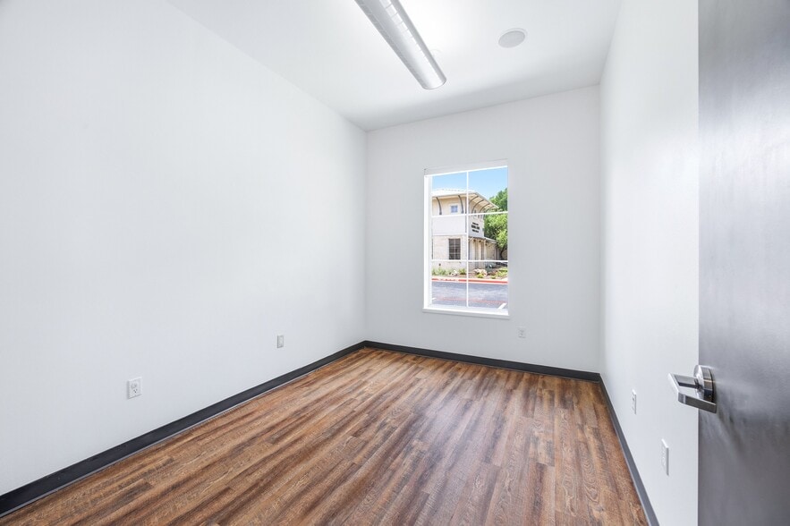 More Photos Of 12171 W Parmer Ln, Cedar Park Medical For Lease