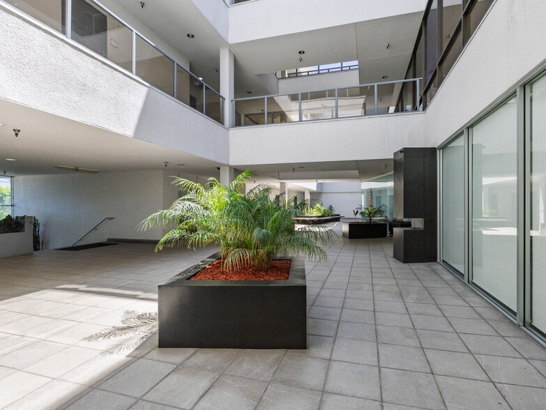 More Photos Of 5155 W Rosecrans Ave, Hawthorne Loft Creative Space For Sale