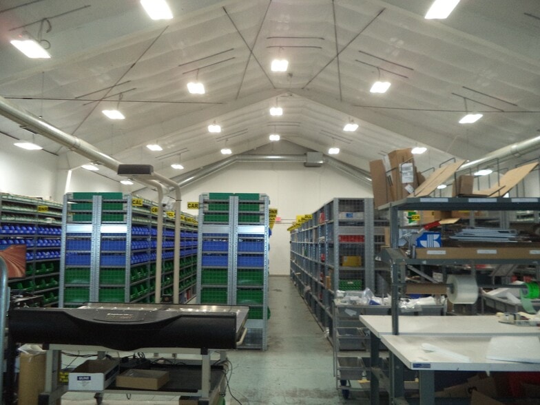 More Photos Of 92 Londonderry Tpke, Manchester Auto Dealership For Sale