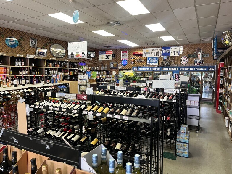 More Photos Of 900-910 White Plains Rd, Trumbull Freestanding For Lease