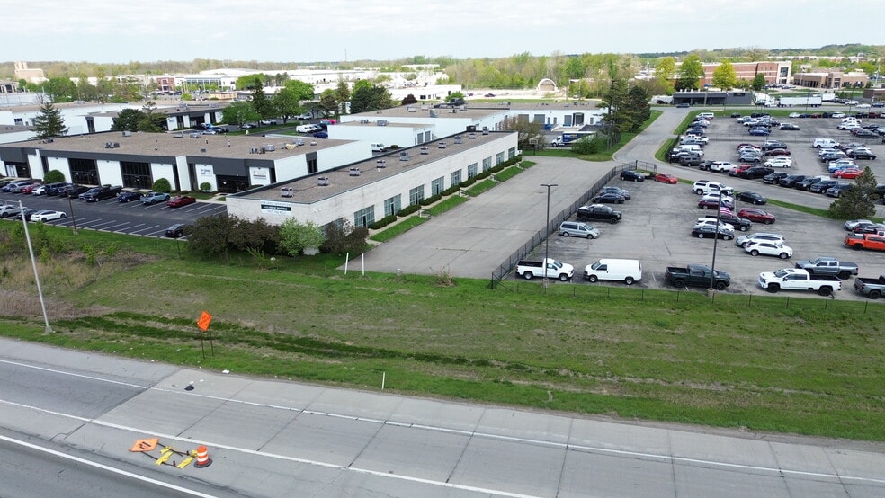 More Photos Of 9507-9510 Ross Ln, Indianapolis Office For Lease