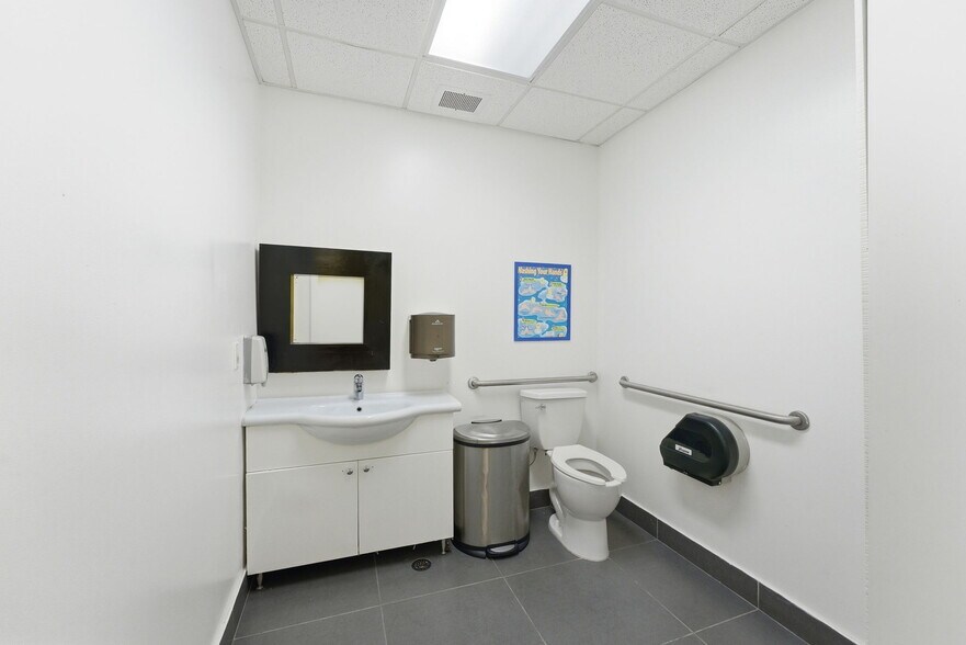 More Photos Of 6545 NW 169th St, Hialeah Medical For Sale