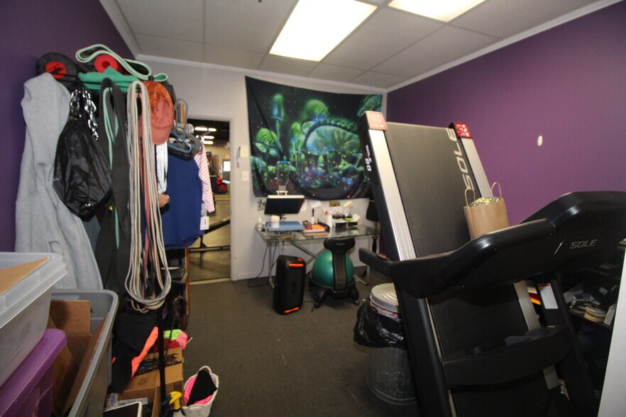 More Photos Of 121 Friends Ln, Newtown Medical For Sale