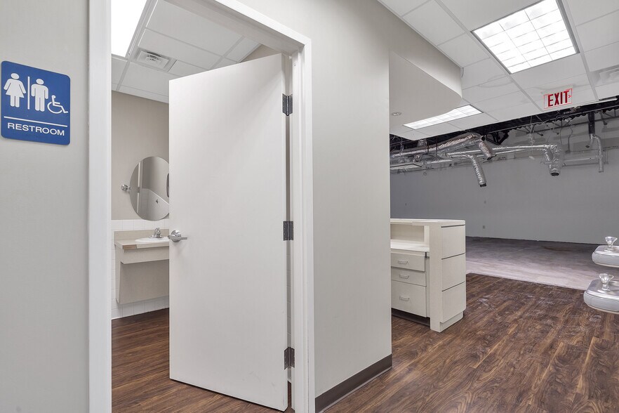 More Photos Of 4385 Johns Creek Pky, Suwanee Medical For Lease