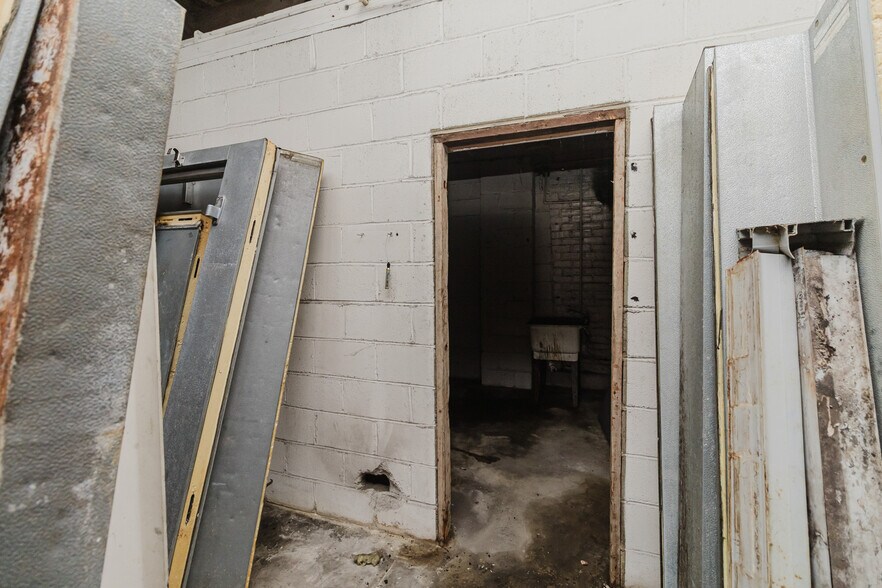 More Photos Of 470 N Seneca St, Wichita Warehouse For Sale