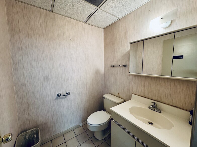 More Photos Of 375 Wyandanch Ave, North Babylon Warehouse For Lease