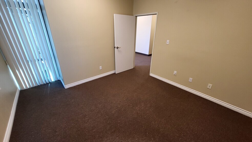 More Photos Of 7381 Prairie Falcon Rd, Las Vegas Medical For Lease