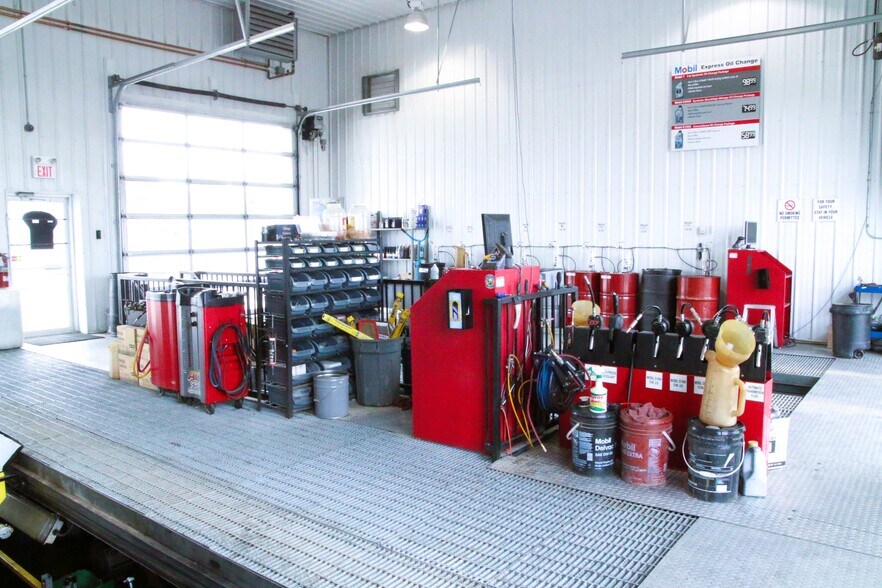 More Photos Of 102 Joblin St, Hinton Warehouse For Sale