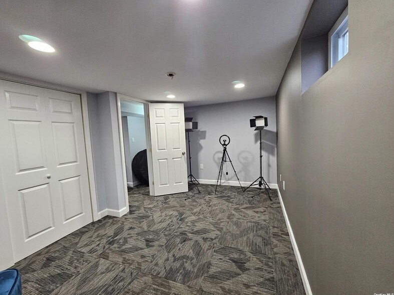 More Photos Of 76 Medford Ave, Patchogue Office For Lease