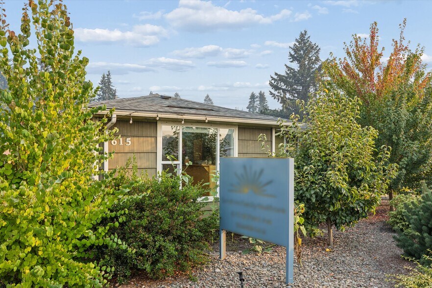 More Photos Of 615 SE 1st Ave, Canby Office For Sale