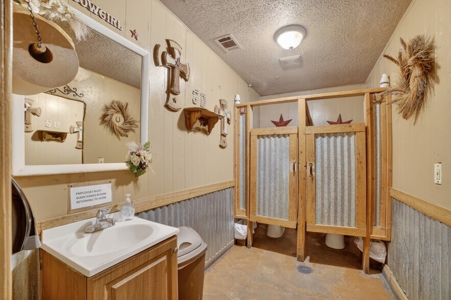More Photos Of 304 FM 148, Terrell Sports And Entertainment For Sale