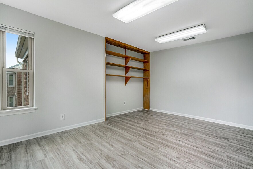 More Photos Of 4314-4330 Evergreen Ln, Annandale Office For Sale