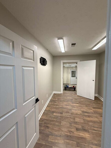 More Photos Of 148 Roush Cir, Fairmont Industrial For Lease