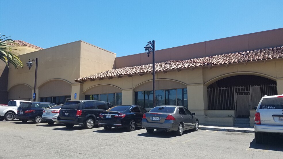 More Photos Of 859-869 W Florida Ave, Hemet Supermarket For Lease