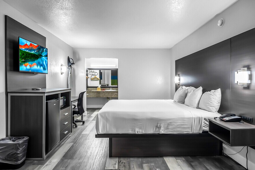 More Photos Of 321 S Rockwell Ave, Oklahoma City Hotel For Sale