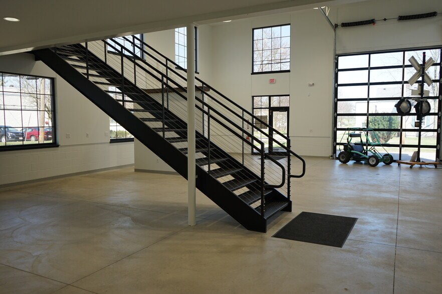 More Photos Of 402 S Elmwood Ave, Medina Freestanding For Sale