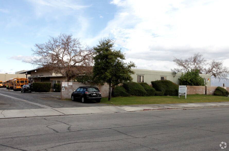 Primary Photo Of 5006 E Calle San Raphael, Palm Springs Service For Lease