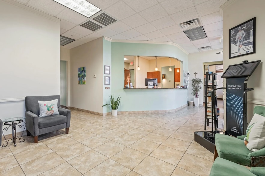 More Photos Of 16515 S 40th St, Phoenix Office For Sale