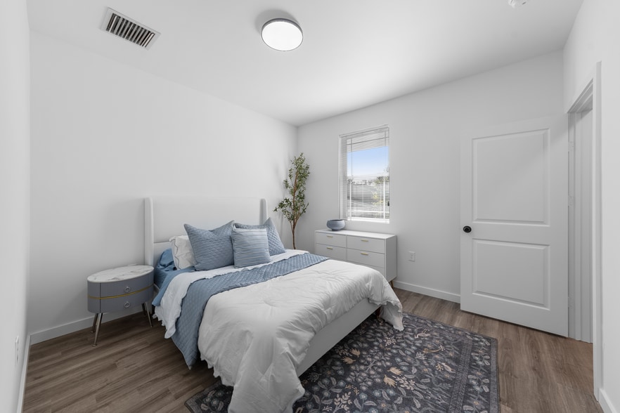 More Photos Of 1585 NW 29th Rd, Gainesville Apartments For Sale