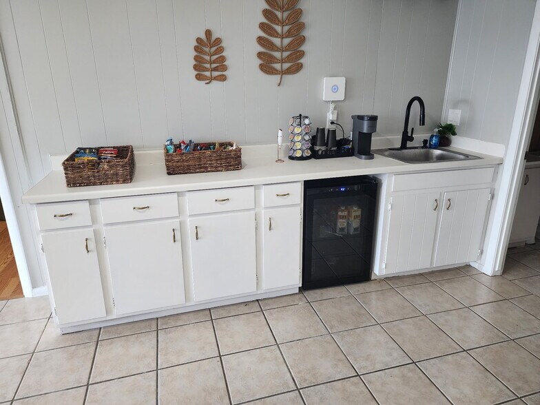 More Photos Of 1500 FM 2673, Canyon Lake Storefront Retail Office For Lease
