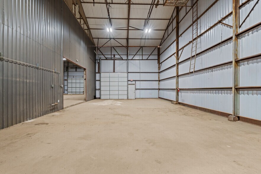 More Photos Of 1809 114 Hwy, Levelland Industrial For Lease