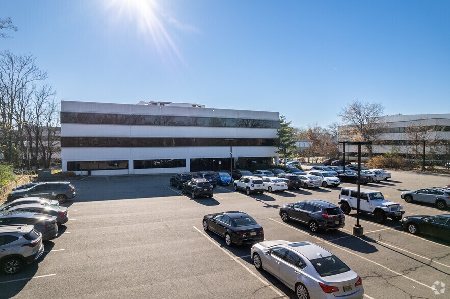 More Photos Of 140 Littleton Rd, Parsippany Office For Lease