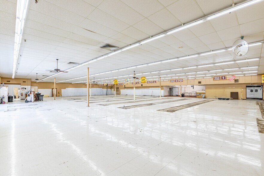 More Photos Of 500 S Commercial St, Crocker Storefront For Sale