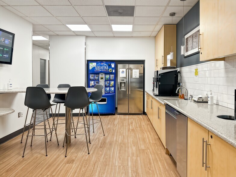 More Photos Of 6800 Jericho Tpke, Syosset Coworking Space