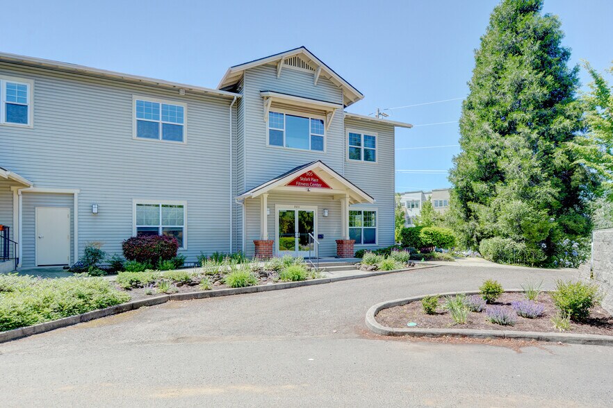 More Photos Of 905 Skylark Pl, Ashland Medical For Sale