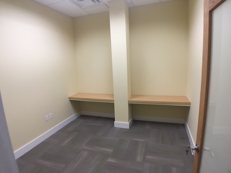 More Photos Of 677 Craig Rd, Creve Coeur Office For Lease