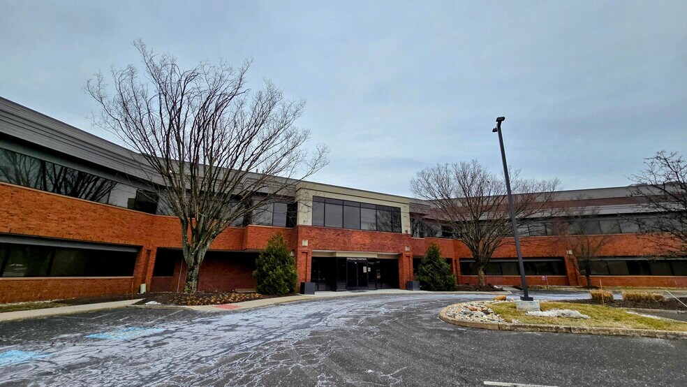 More Photos Of 255 Business Center Dr, Horsham Township Office For Lease