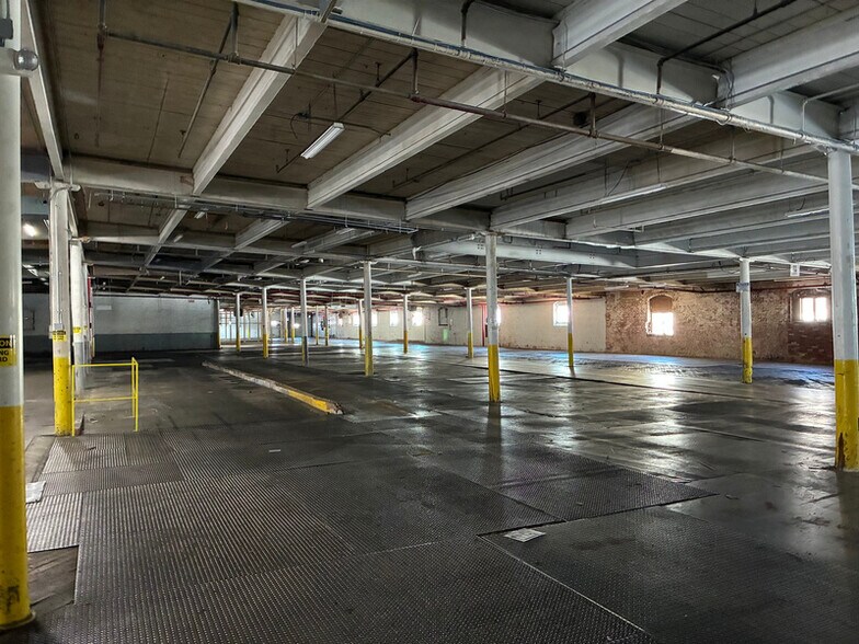More Photos Of 2341 Providence Rd, Northbridge Warehouse For Lease