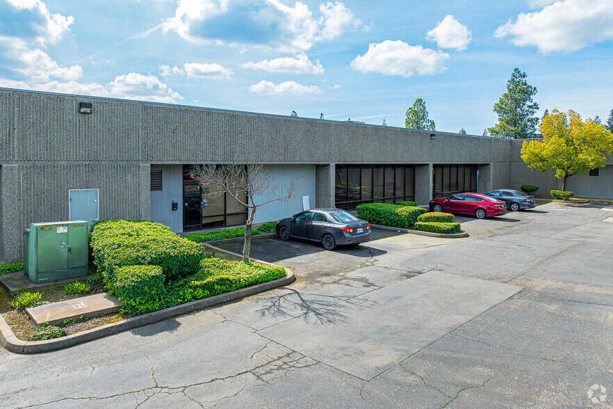 More Photos Of 4221 N Freeway Blvd, Sacramento Warehouse For Lease