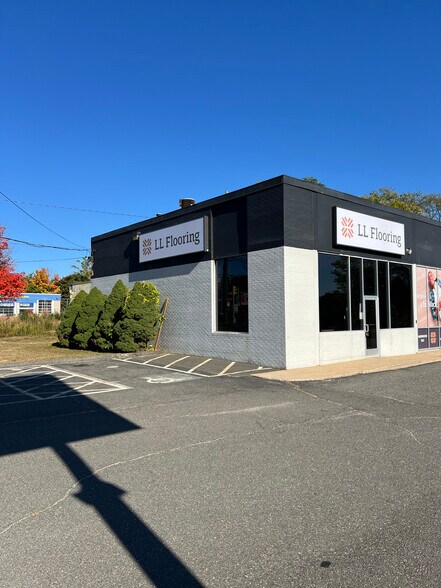 More Photos Of 1012 Wolcott St, Waterbury General Retail For Sale