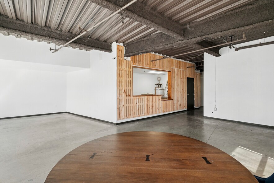More Photos Of 3000-3002 Newport Blvd, Newport Beach General Retail For Sale