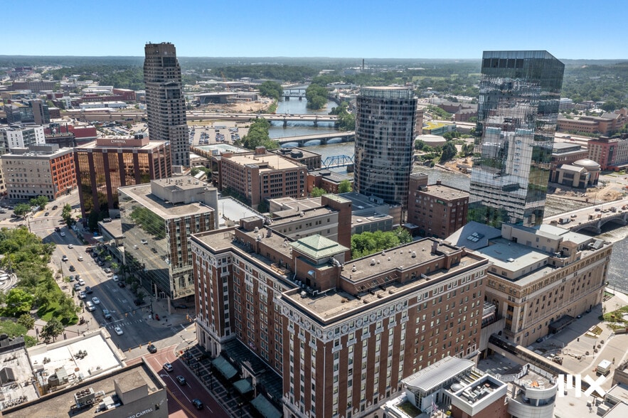 More Photos Of 139 Pearl St NW, Grand Rapids Multifamily For Sale