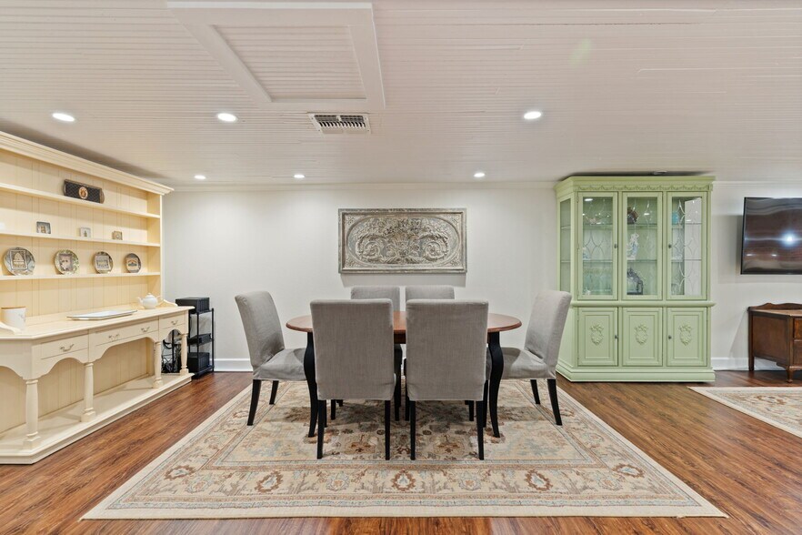 More Photos Of 925 Main St, Bastrop Office Residential For Sale